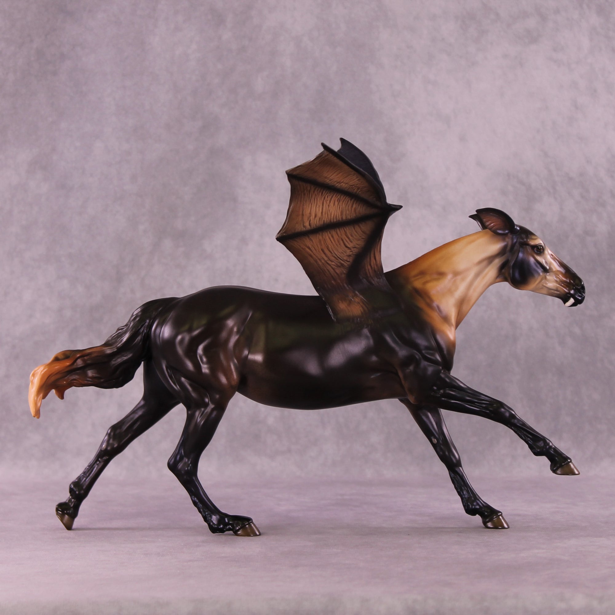 Black Bat: Ptero LE-5 EFCM Volo by Jess Hamill MM25