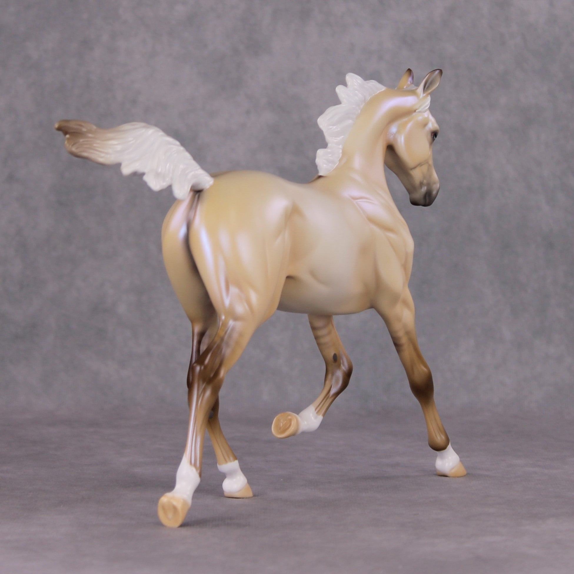 Star To Follow OOAK Dunalino W/ Blue Interference Yearling By Ellen Robbins HS24 MHP Auction Piece