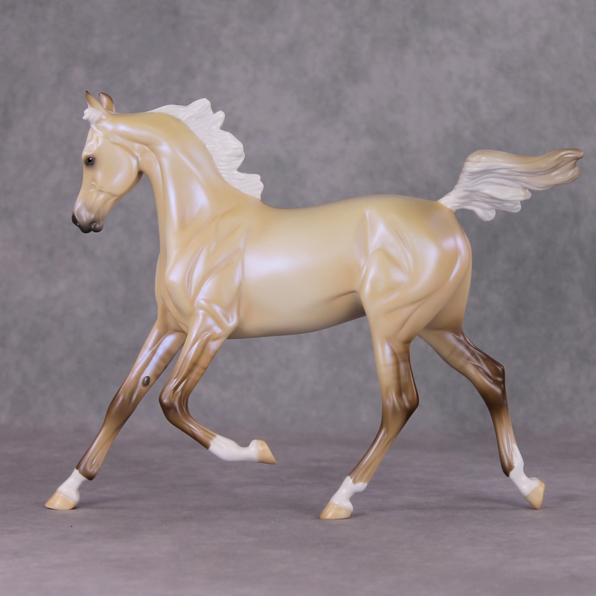 Star To Follow OOAK Dunalino W/ Blue Interference Yearling By Ellen Robbins HS24 MHP Auction Piece