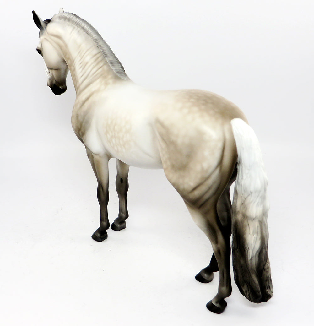 BANAN-OOAK LIGHT DAPPLE GREY ROACHED MANE ANDALUSIAN MODEL HORSE BY SHERYL LEISURE 3/9