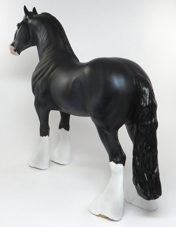 ANGUS-LE-10 DAPPLE BLACK STANDING DRAFTER MODEL HORSE EQ 2016 7/28