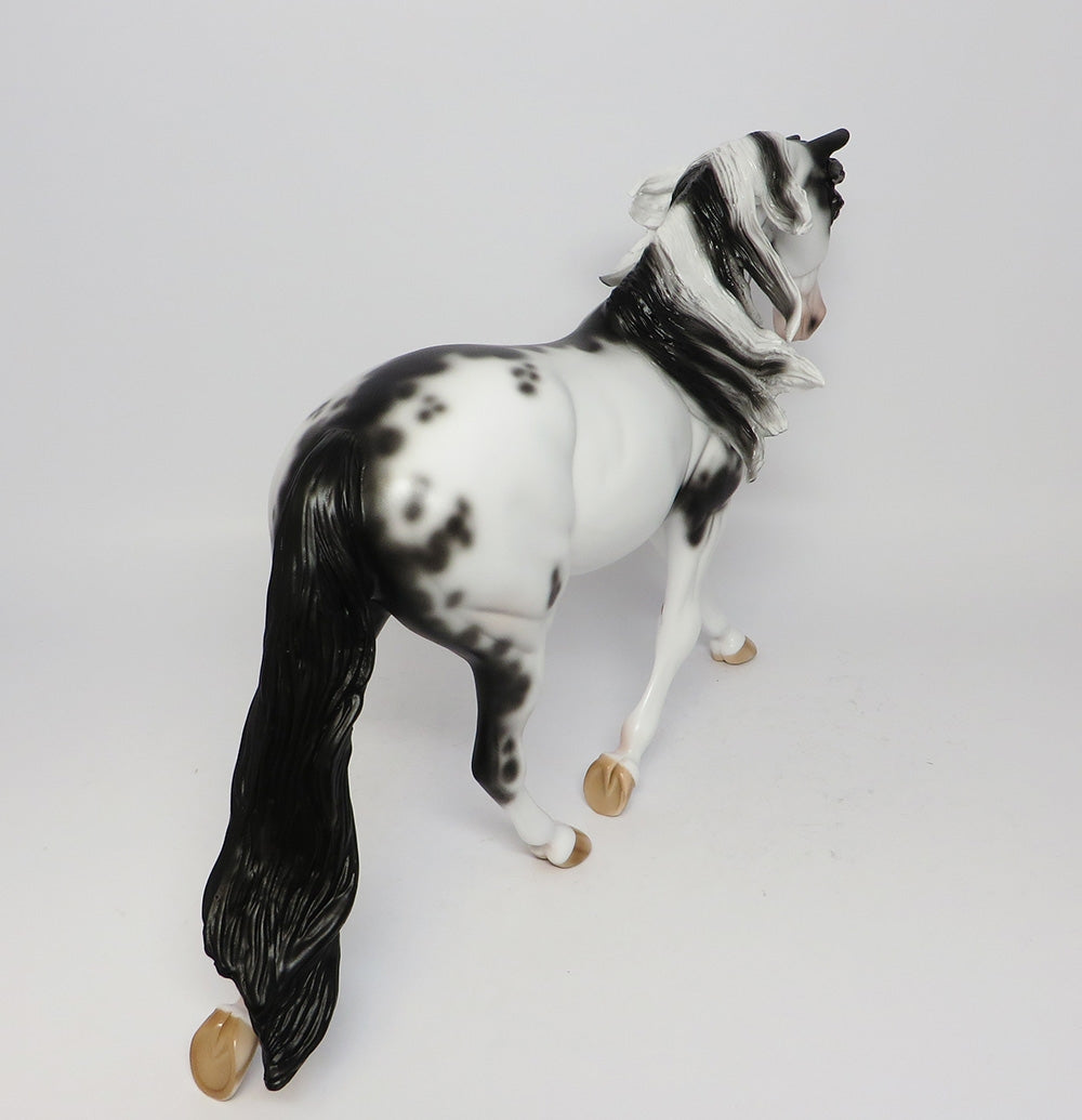 APACHE TEARS-LE-6 BLACK SABINO PALOUSE MODEL HORSE EQ 2017