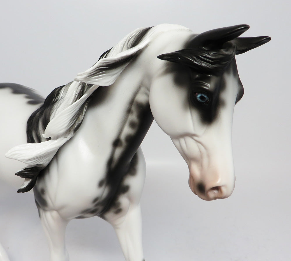 APACHE TEARS-LE-6 BLACK SABINO PALOUSE MODEL HORSE EQ 2017