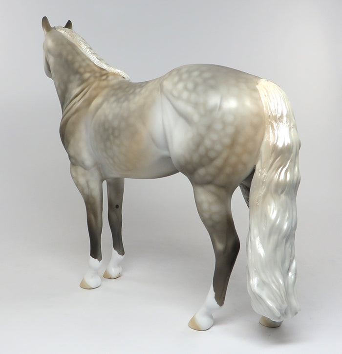 BASHFUL-LE-6 DAPPLE PERLINO PLAITED MANE ISH MODEL HORSE EQ 2016