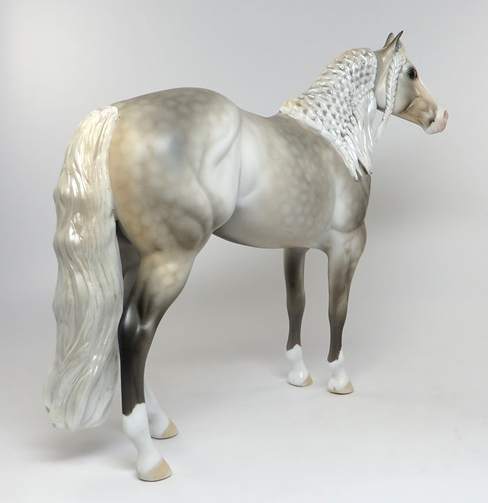 BASHFUL-LE-6 DAPPLE PERLINO PLAITED MANE ISH MODEL HORSE EQ 2016