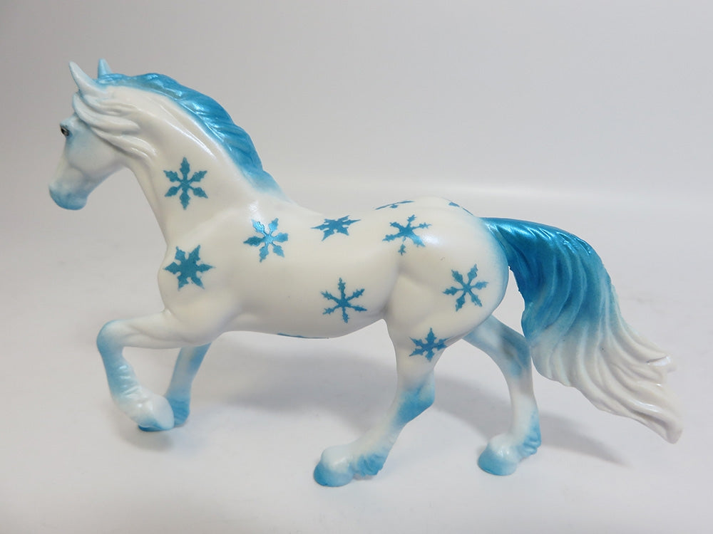 BREEZE-OOAK SNOWFLAKE DECORATOR FRESIAN CHIP WHS 17