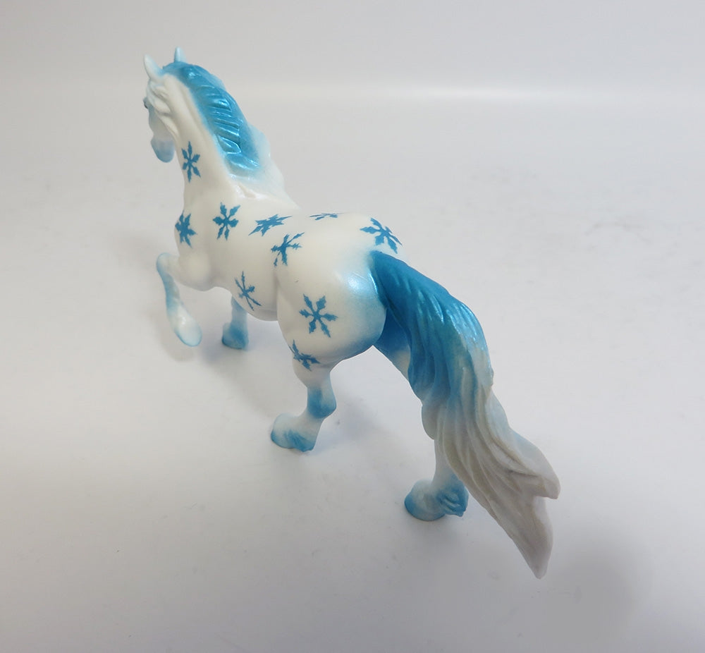 BREEZE-OOAK SNOWFLAKE DECORATOR FRESIAN CHIP WHS 17