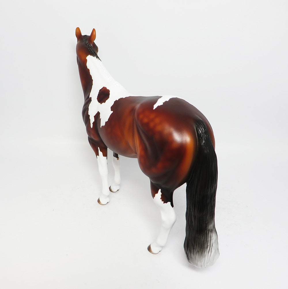 CARBON COPY-LE-3 BAY PINTO ISH MODEL HORSE MM 2017