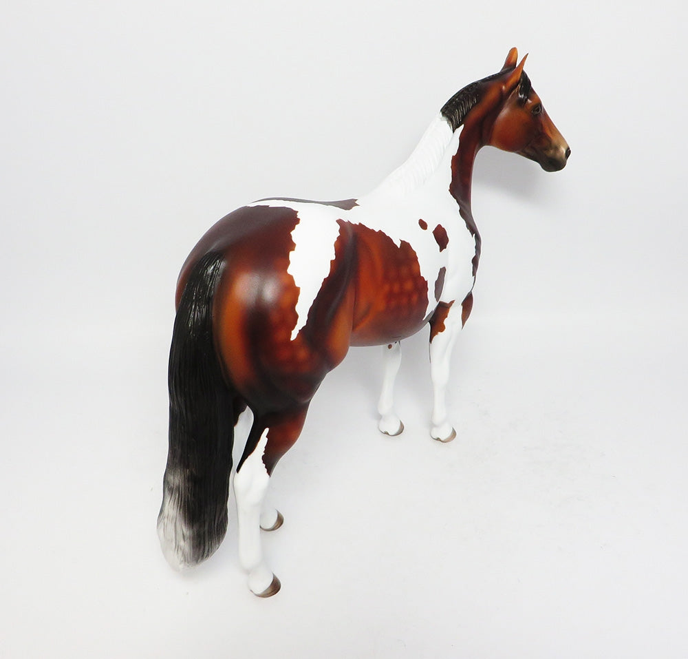 CARBON COPY-LE-3 BAY PINTO ISH MODEL HORSE MM 2017