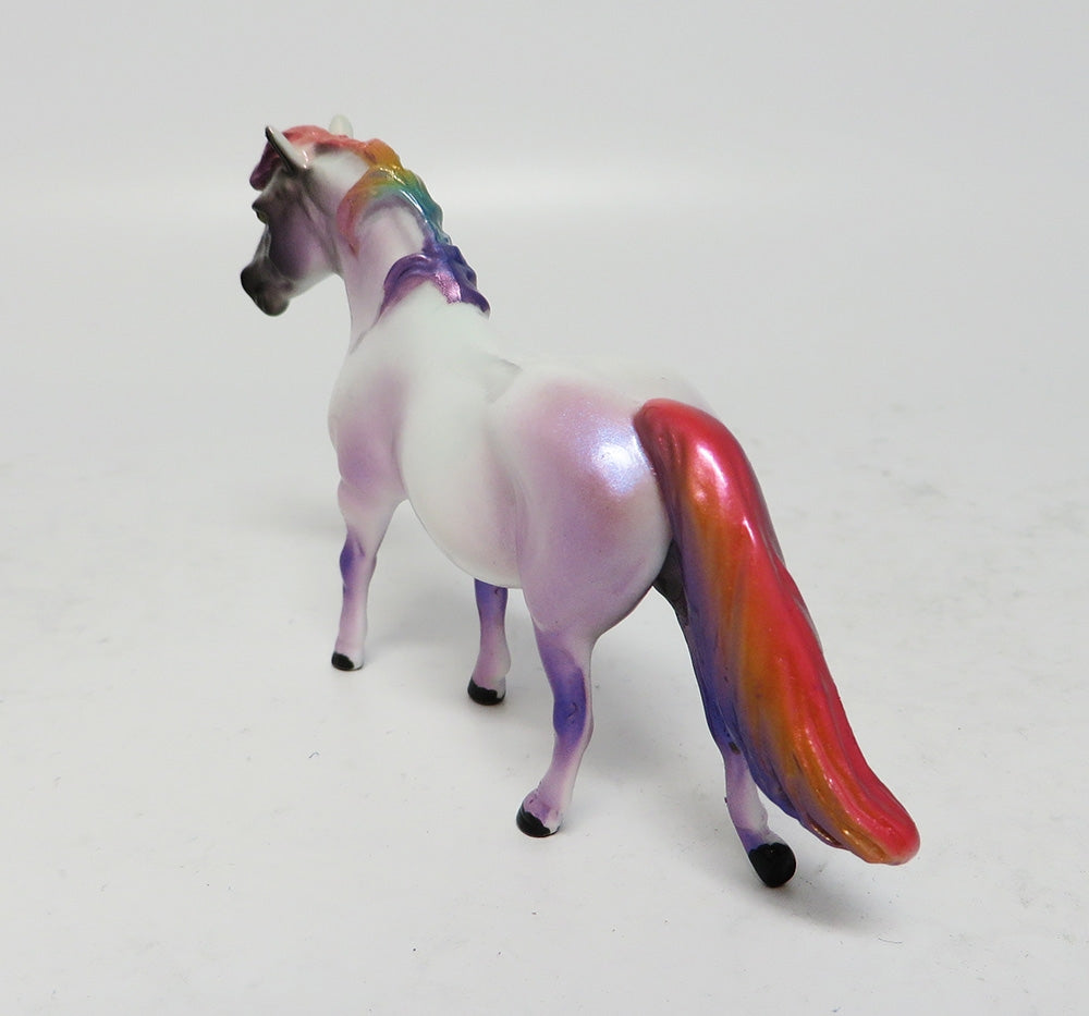 CAZELLE-LE.6 RAINBOW PONY CHIP MODEL HORSE 9/8/117