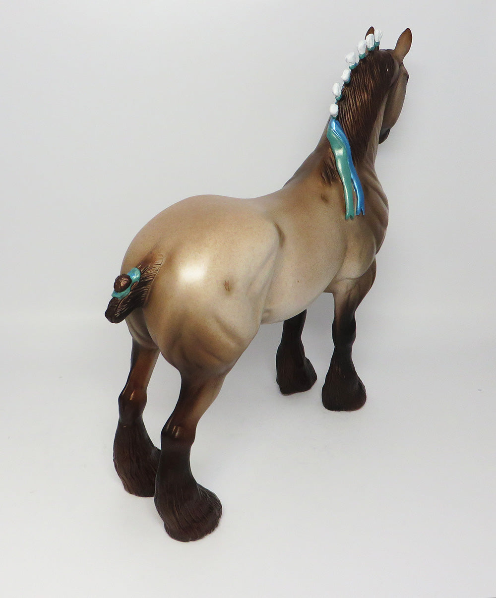 COSTELLO-OOAK CHESTNUT ROAN MANE WITH BOBS WITH FEATHERS ON FEET MODEL HORSE BY DAWN QUICK EQ2017