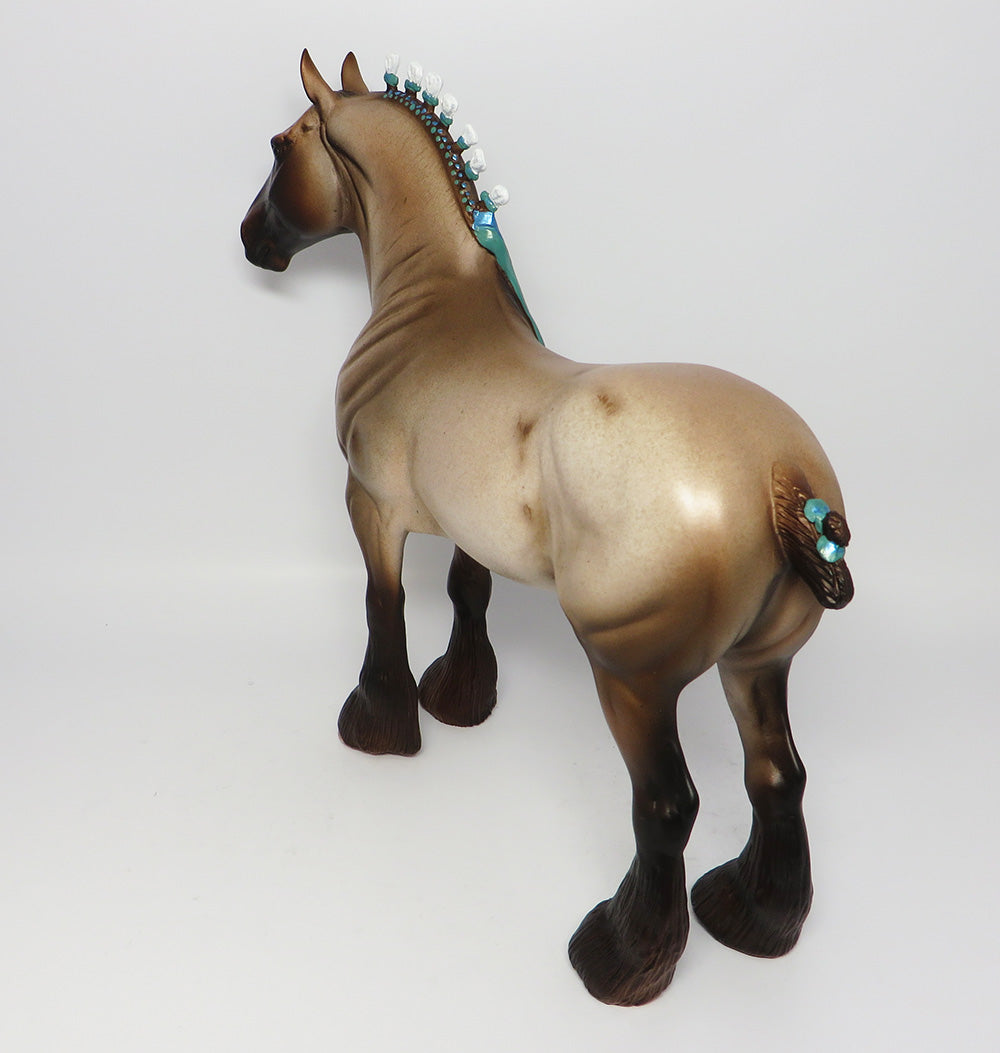 COSTELLO-OOAK CHESTNUT ROAN MANE WITH BOBS WITH FEATHERS ON FEET MODEL HORSE BY DAWN QUICK EQ2017