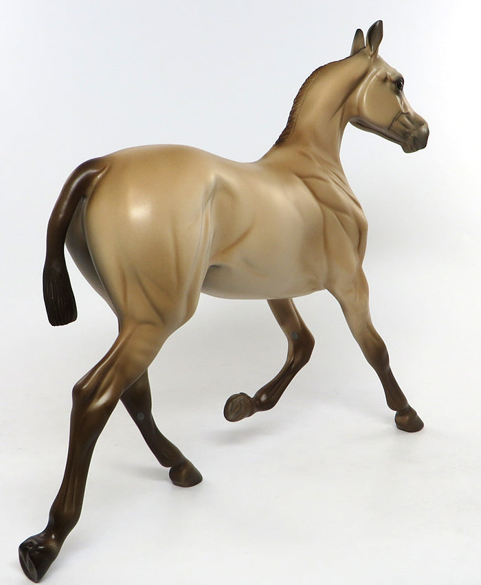 GOLDEN BIRD-DUN YEARLING MODEL HORSE EQ 2016 7/28