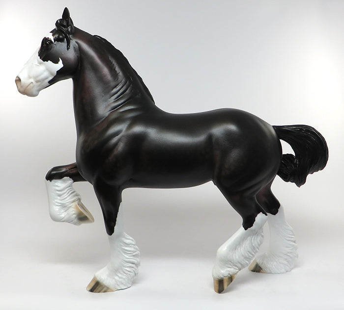 THE GRIFFIN-LE-DAPPLE DARK BAY TROTTING DRAFTER MODEL HORSE EQ 2016 7/28