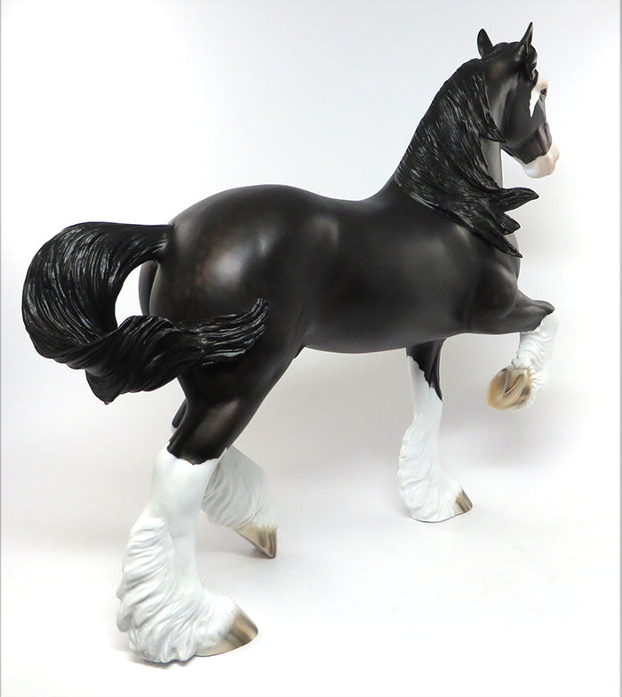 THE GRIFFIN-LE-DAPPLE DARK BAY TROTTING DRAFTER MODEL HORSE EQ 2016 7/28