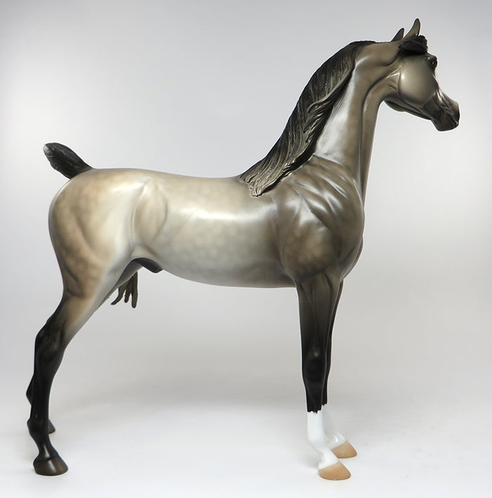 THE HUNTSMEN-LE-5 DAPPLE GREY ARABIAN MODEL HORSE EQ 2016