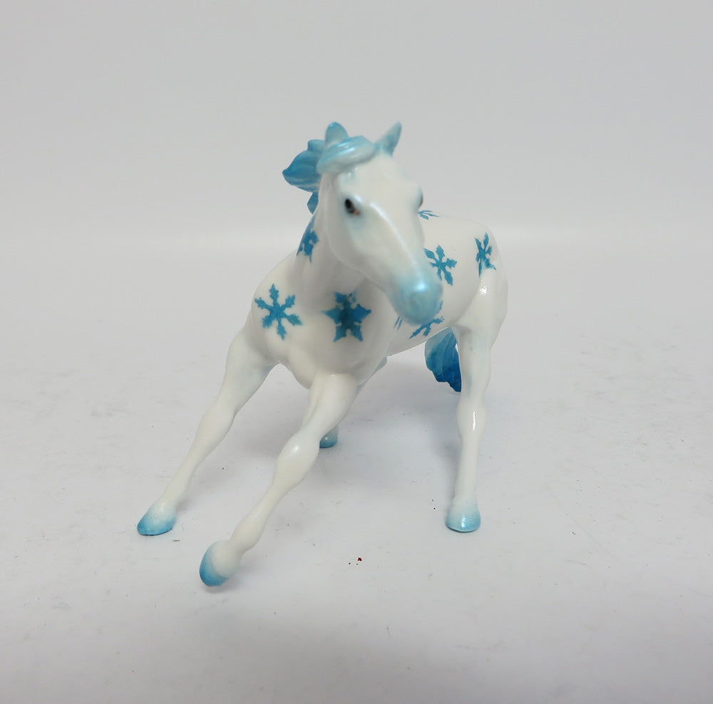 BLUE ICE- BLUE SNOWFLAKE DECORATOR CUTTER CHIP 12/08/17