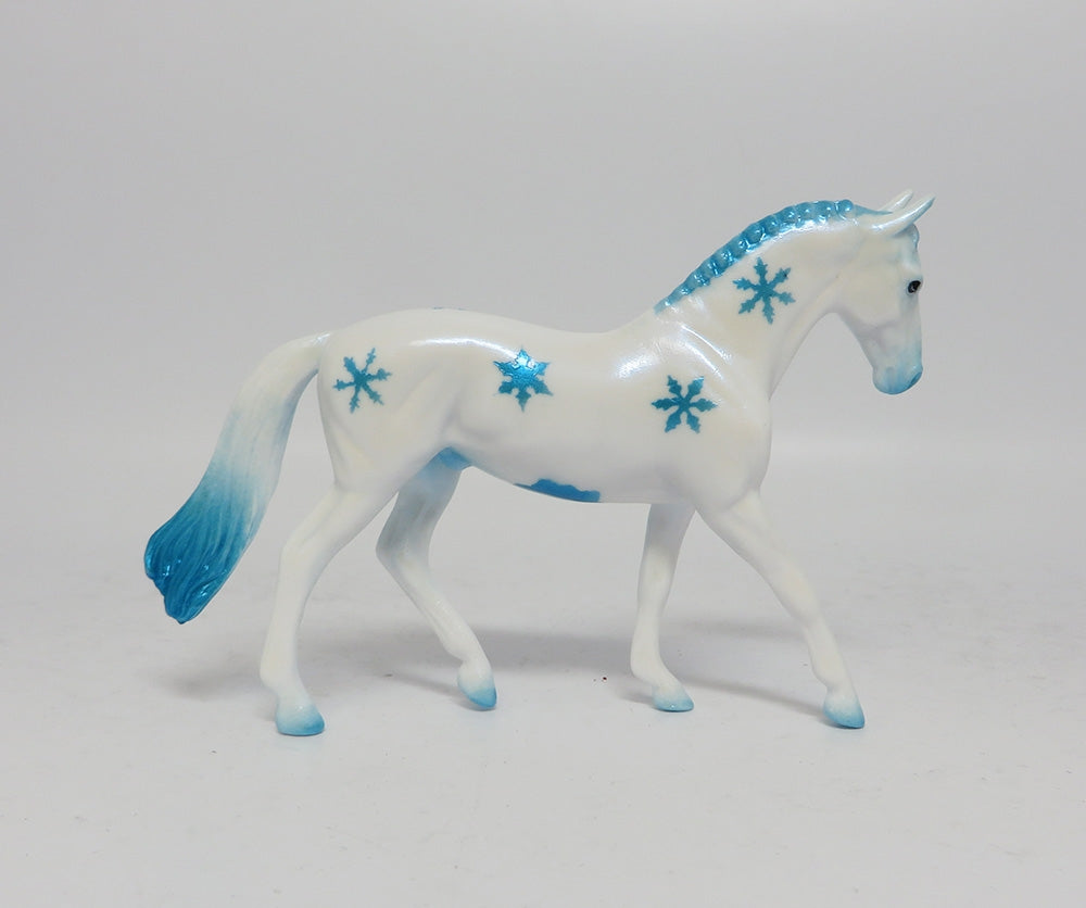 BLUE ICE- BLUE SNOWFLAKE DECORATOR WARMBLOOD CHIP 12/08/17