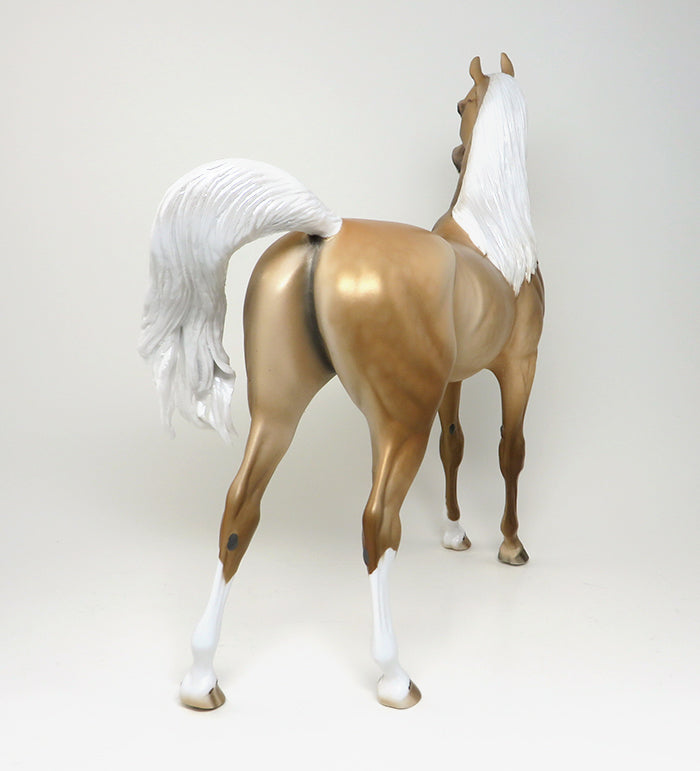 BEAUTY IN THE MYSTERY "BEAUTY" - OOAK PALOMINO ARABIAN MODEL HORSE - 2/5