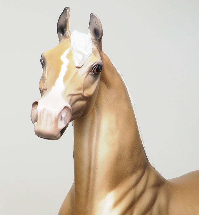 BEAUTY IN THE MYSTERY "BEAUTY" - OOAK PALOMINO ARABIAN MODEL HORSE - 2/5