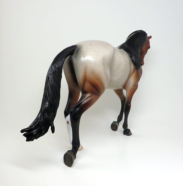 THOROUGHBRED MODEL HORSE