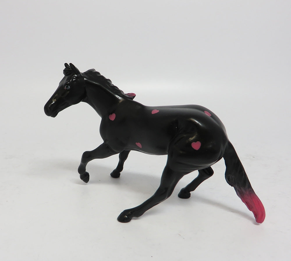 BLACK HEART-OOAK PINK AND BLACK HEART DECORATOR CUTTER MODEL HORSE 1-4-18