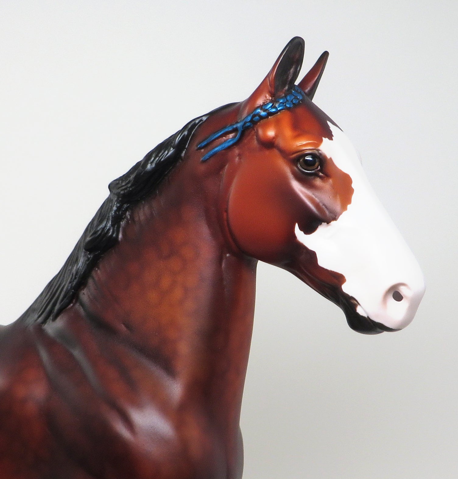 ADORE - OOAK BAY TROTTING DRAFTER MODEL HORSE - 2/5