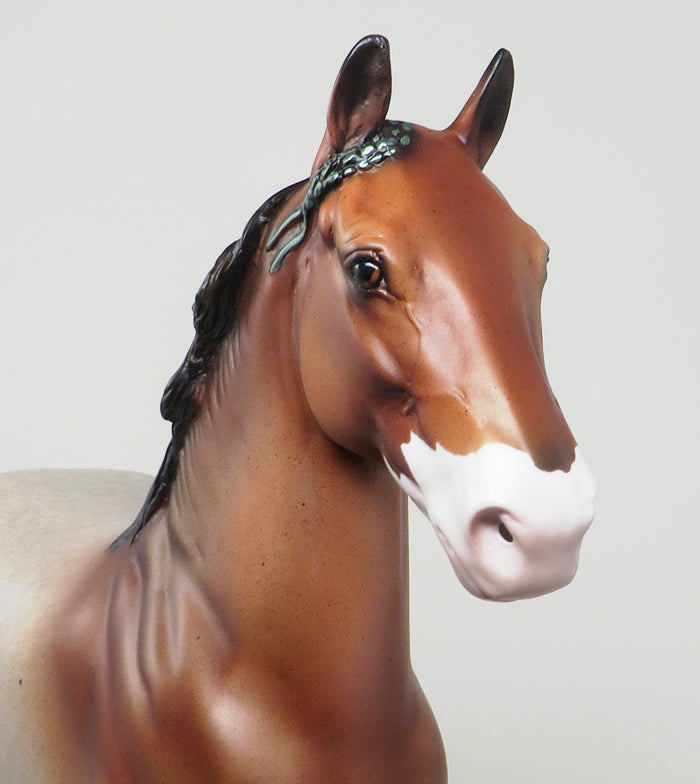 NIKE - OOAK ROAN TROTTING DRAFTER MODEL HORSE - 2/5