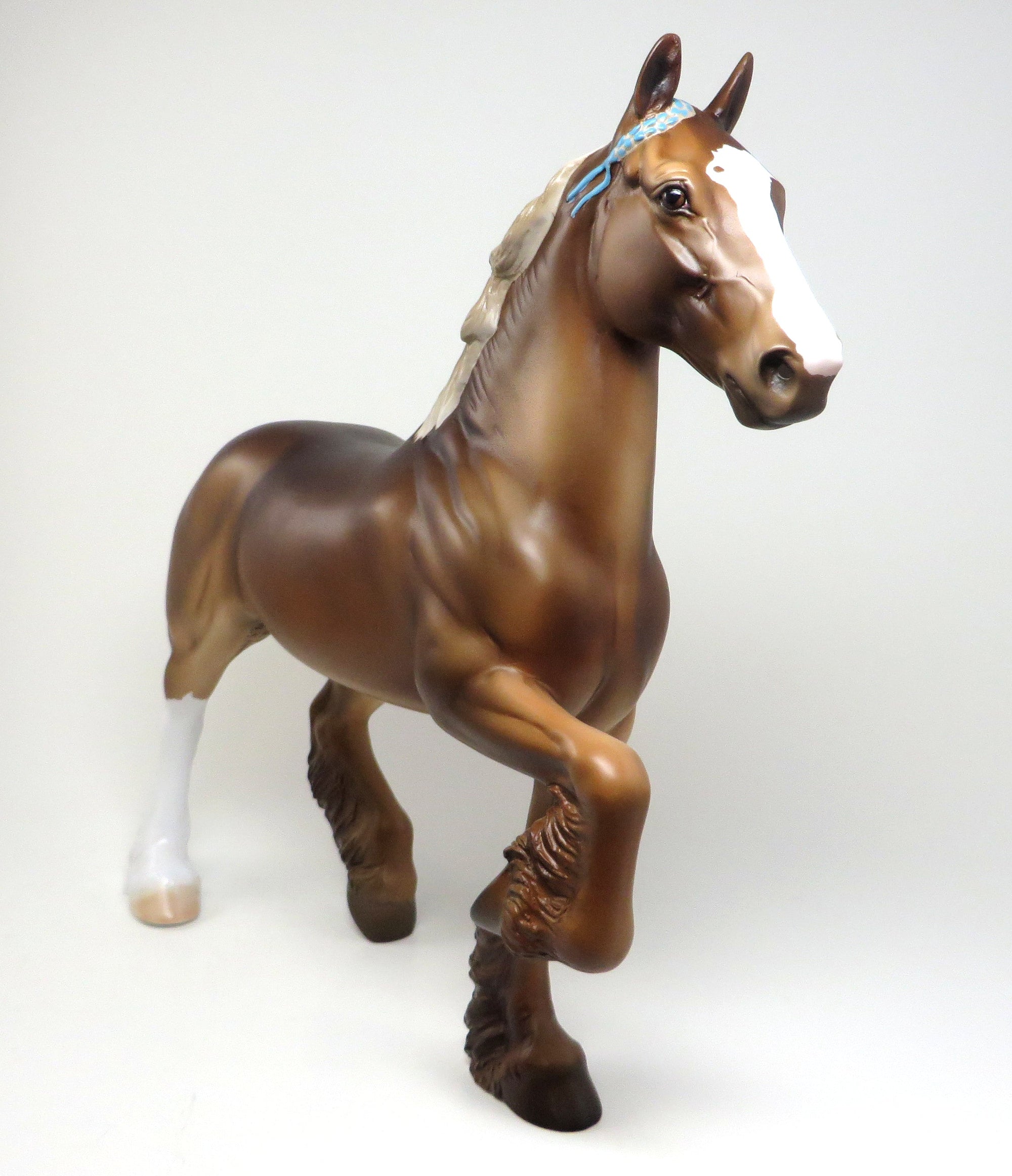 WIKI WORKS - OOAK DARK BLONDE TROTTING DRAFTER MODEL HORSE - 2/5