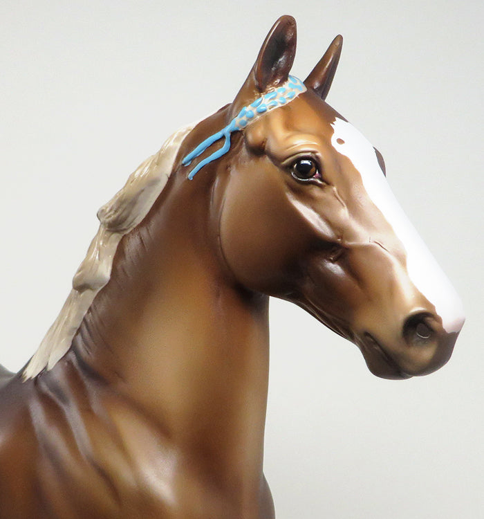WIKI WORKS - OOAK DARK BLONDE TROTTING DRAFTER MODEL HORSE - 2/5