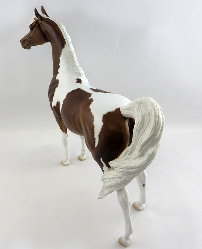 GOLDEN BASK-OOAK ETCHED CHESTNUT PAINT ARABIAN MODEL HORSE 1/13