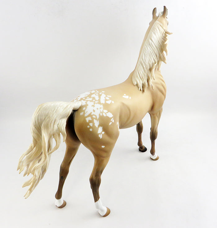 EXACTLY-OOAK PALOMINO ARABIAN MODEL HORSE 1/17