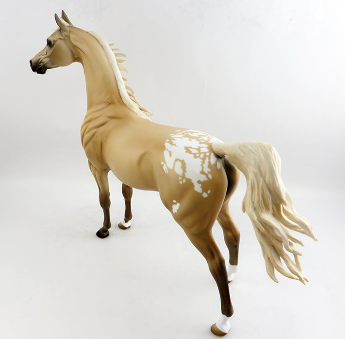 EXACTLY-OOAK PALOMINO ARABIAN MODEL HORSE 1/17