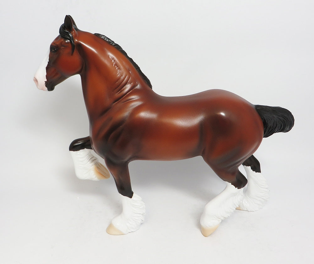 MACKLIN-LE-3 BAY TROTTING DRAFTER WITH WINDSWEPT MANE AND TAIL MODEL HORSE SUPER BOWL SALE 2018