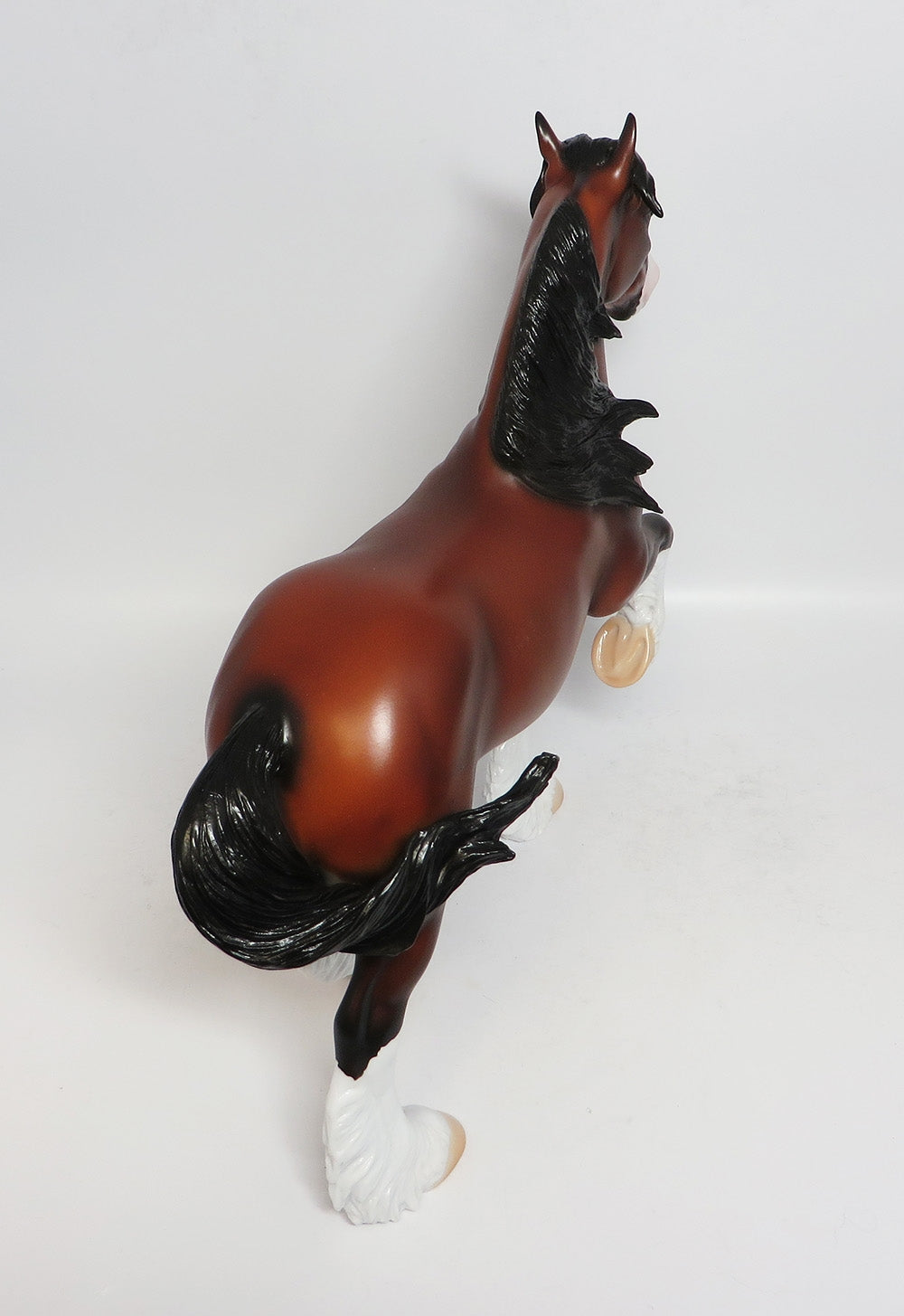 MACKLIN-LE-3 BAY TROTTING DRAFTER WITH WINDSWEPT MANE AND TAIL MODEL HORSE SUPER BOWL SALE 2018