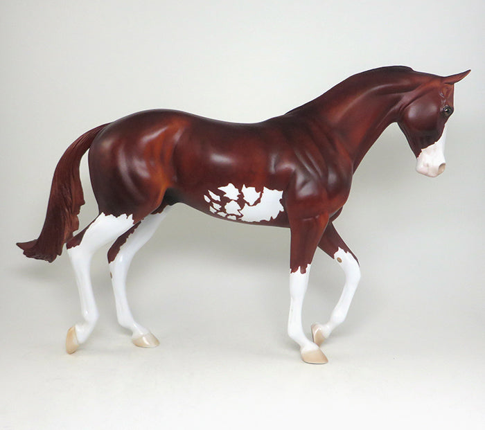 THOROUGHBRED MODEL HORSE