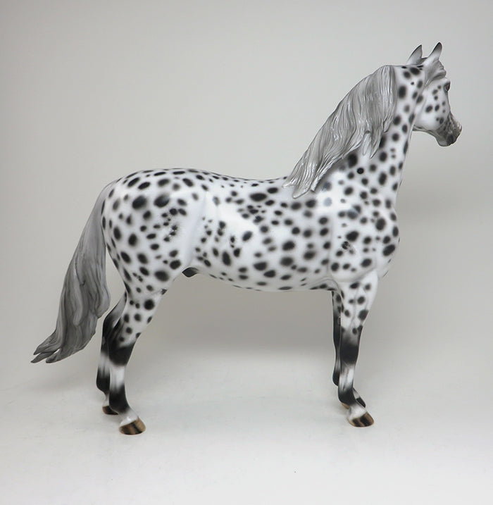 loud leopard model horse