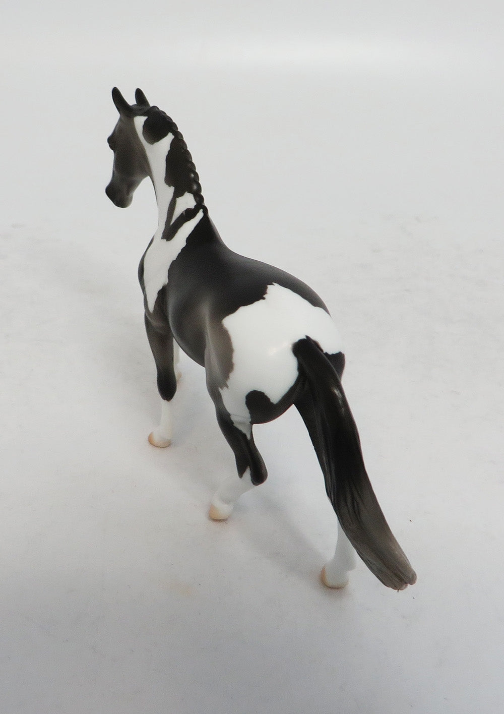 BIJOU-OOZK GREY ETCHED PAINT MODEL HORSE EQUINE AFFAIRE 2018