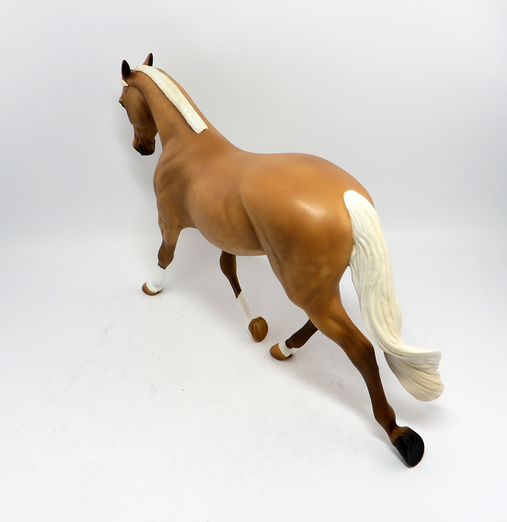 MOOSE~OOAK DAPPLE PALOMINO PALOUSE MODEL HORSE 3/15