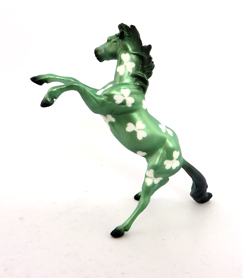 BRAON-LE-2 ST. PATRICKS DAY DECORATOR REARING CHIP 3/14