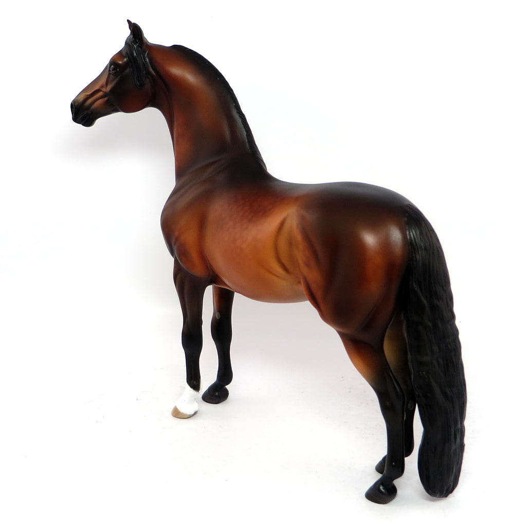 BAYWOLF~OOAK DAPPLE BAY MORGAN MODEL HORSE 3/16