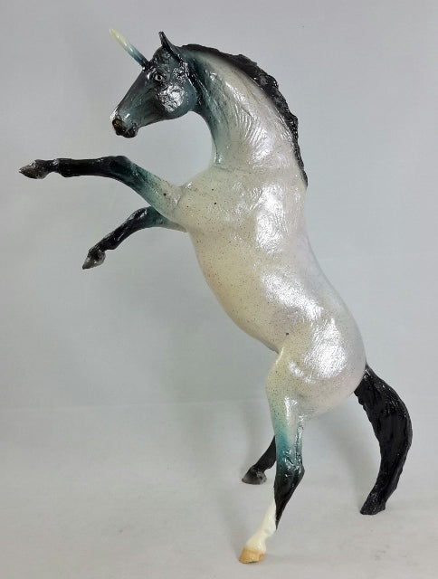 LELORE - Blue Roan Rearing Horse Gloss