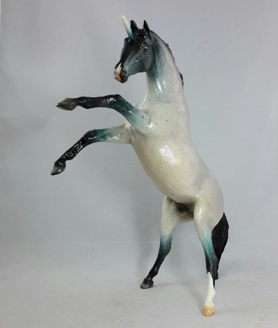 LELORE - Blue Roan Rearing Horse Gloss