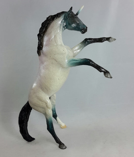 LELORE - Blue Roan Rearing Horse Gloss