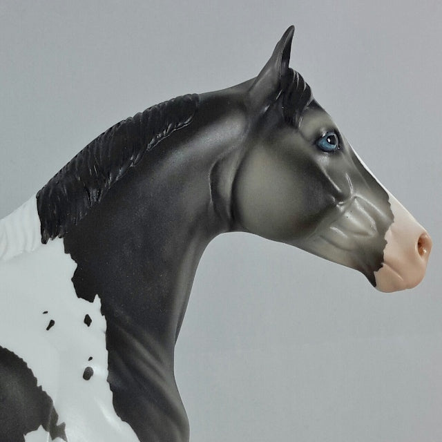 MAJORETTE - Dappled Gray Mare Paint Stock Horse Model