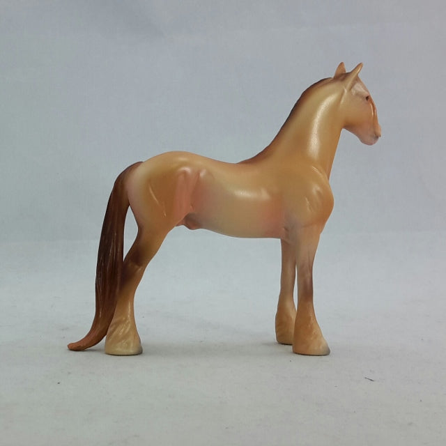 BERKLEY - Amber Champagne Dun Chip by Caroline Boydston