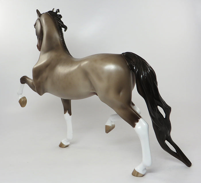 TIKKI-OOAK BLACK CHAMPAGNE SADDLE BRED MODEL HORSE WITH AMBER EYES CUSTOMIZED BY JT & PAINTED BY SHERYL LEISURE 8/25