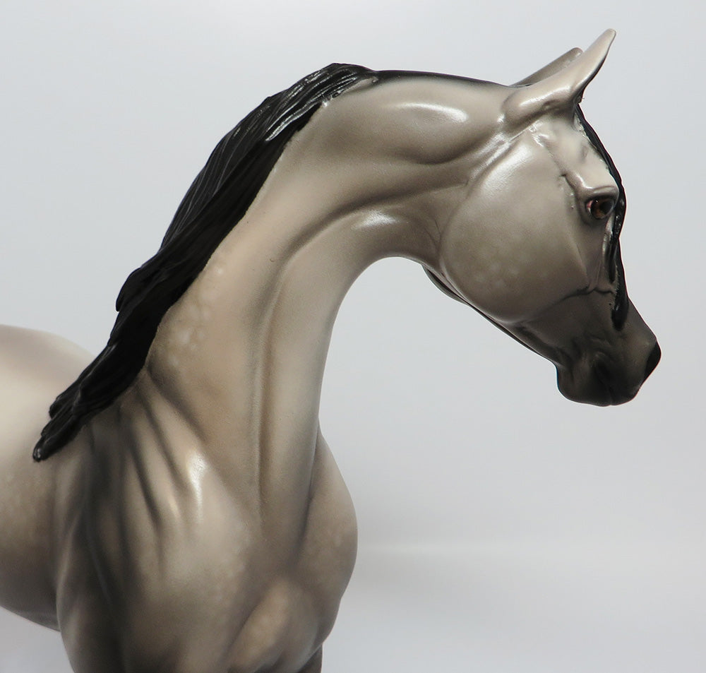 CHIMNEY ROCK-DAPPLED GREY W/ BLACK POINTS ARABIAN MODEL HORSE EQ 2017