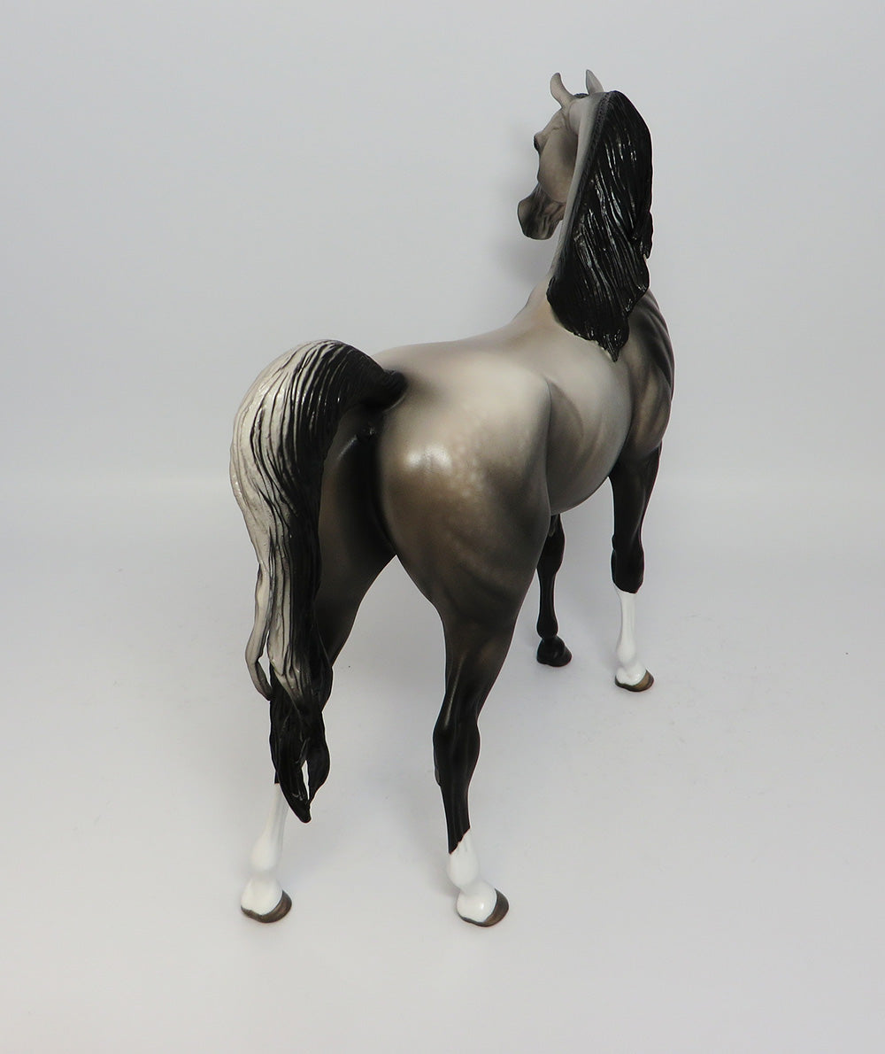CHIMNEY ROCK-DAPPLED GREY W/ BLACK POINTS ARABIAN MODEL HORSE EQ 2017