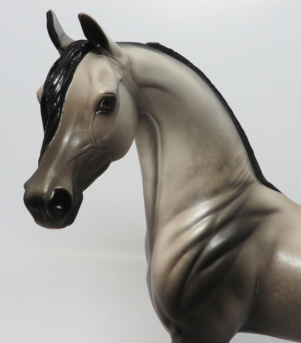 CHIMNEY ROCK-DAPPLED GREY W/ BLACK POINTS ARABIAN MODEL HORSE EQ 2017